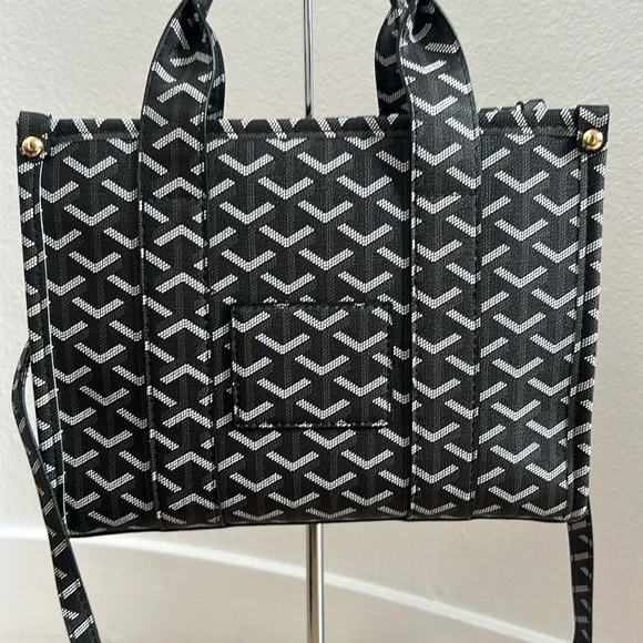 The Y bag in black - Picture 4 of 6